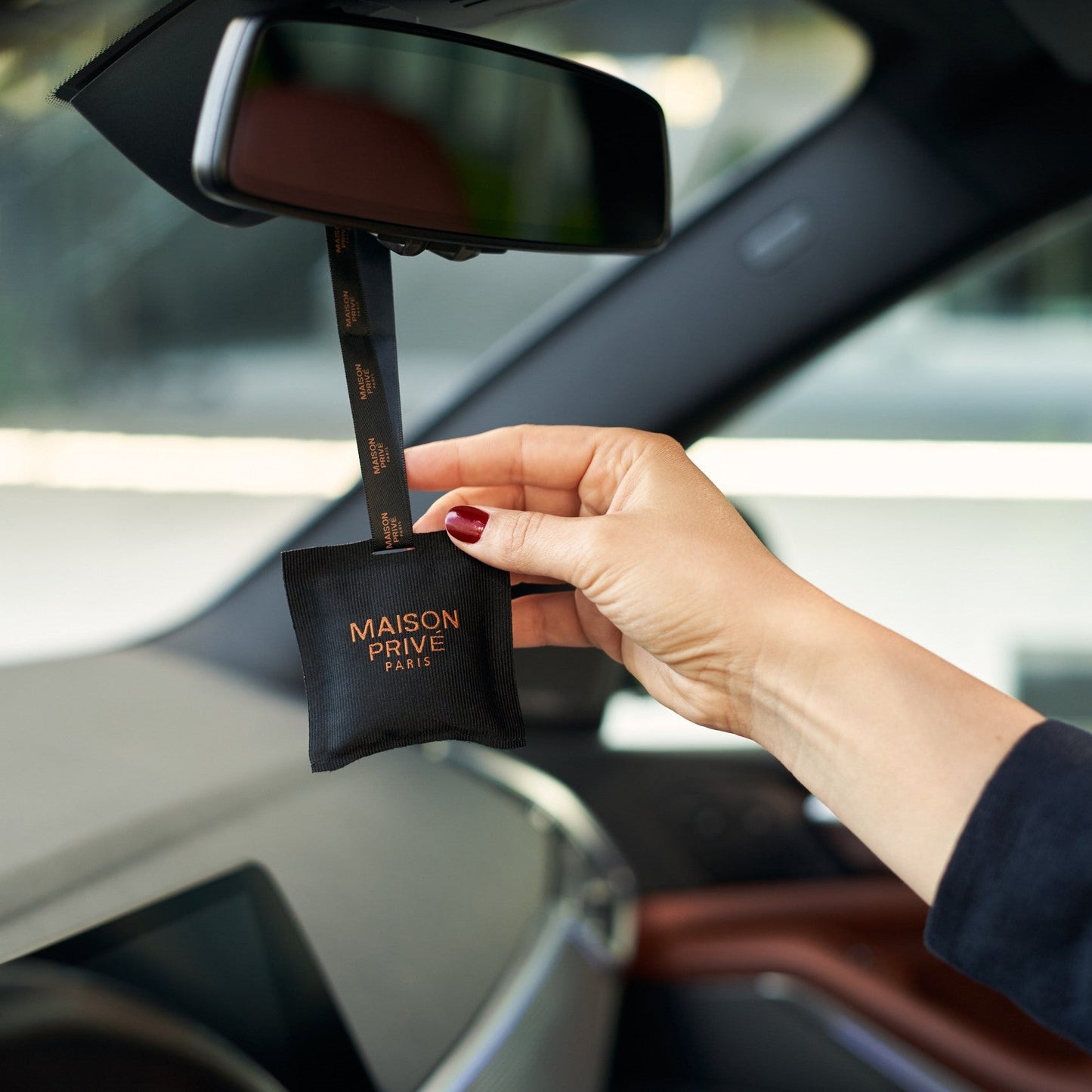 
                  
                    Odorizant pentru automobil | FRUCTE DE PĂDURE ROȘII ȘI VANILIE
                  
                